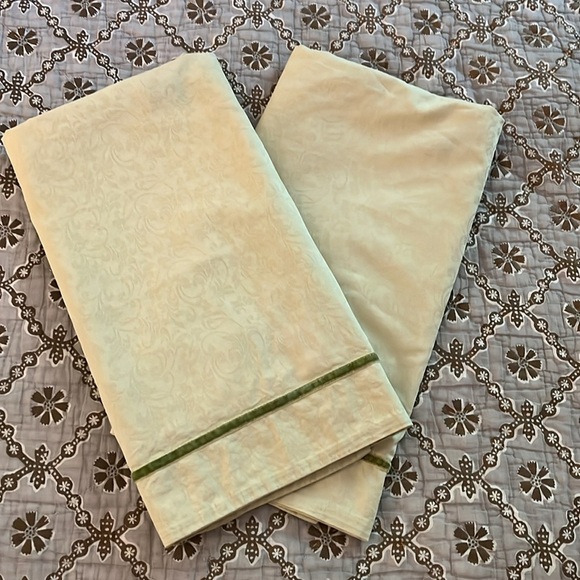 Bella Notte Pale Yellow Velvet Trim Pillow Shams - Picture 13 of 13